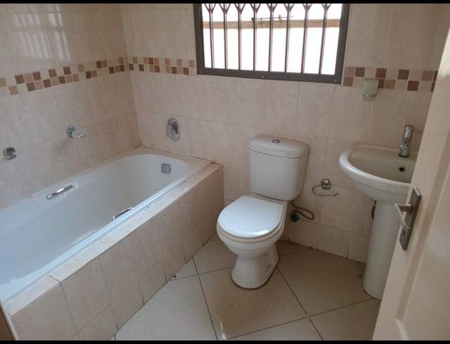 3 BEDROOM HOUSE FOR SALE IN COSMO CITY